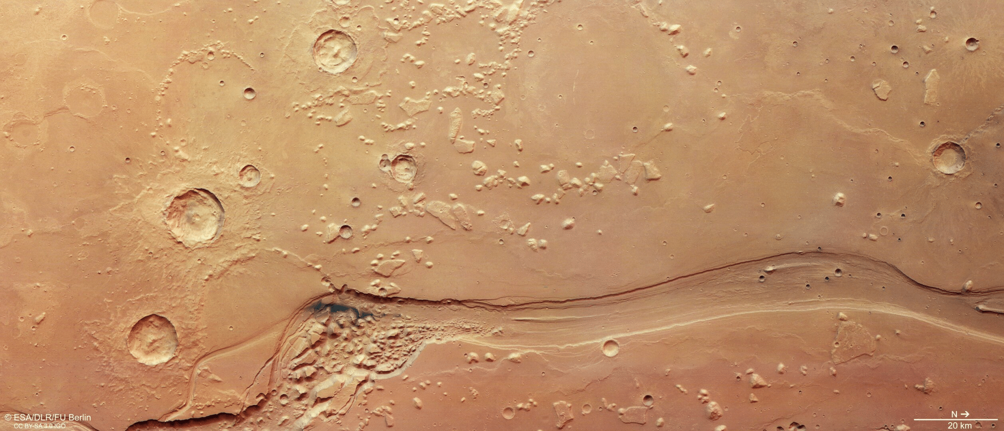 Shalbatana vallis mostra il caos scolpito dall’acqua su marte