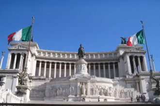 Vittoriano cede? I satelliti misurano il monumento