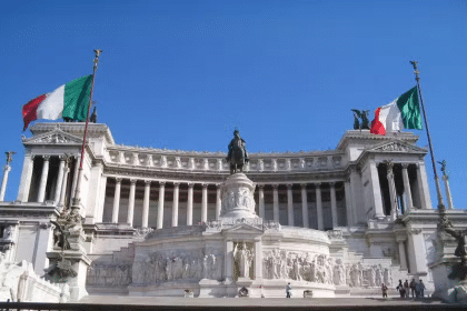 Vittoriano cede? I satelliti misurano il monumento
