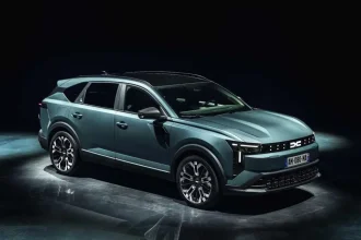 Dacia striker crossover ibrido di segmento c con assetto rialzato e linea da wagon