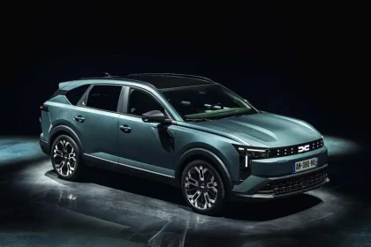 Dacia striker crossover ibrido di segmento c con assetto rialzato e linea da wagon