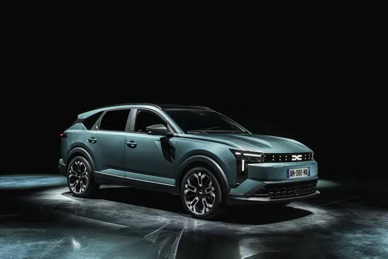Dacia striker punta sul crossover ibrido, ma resta sotto i 25. 000 euro