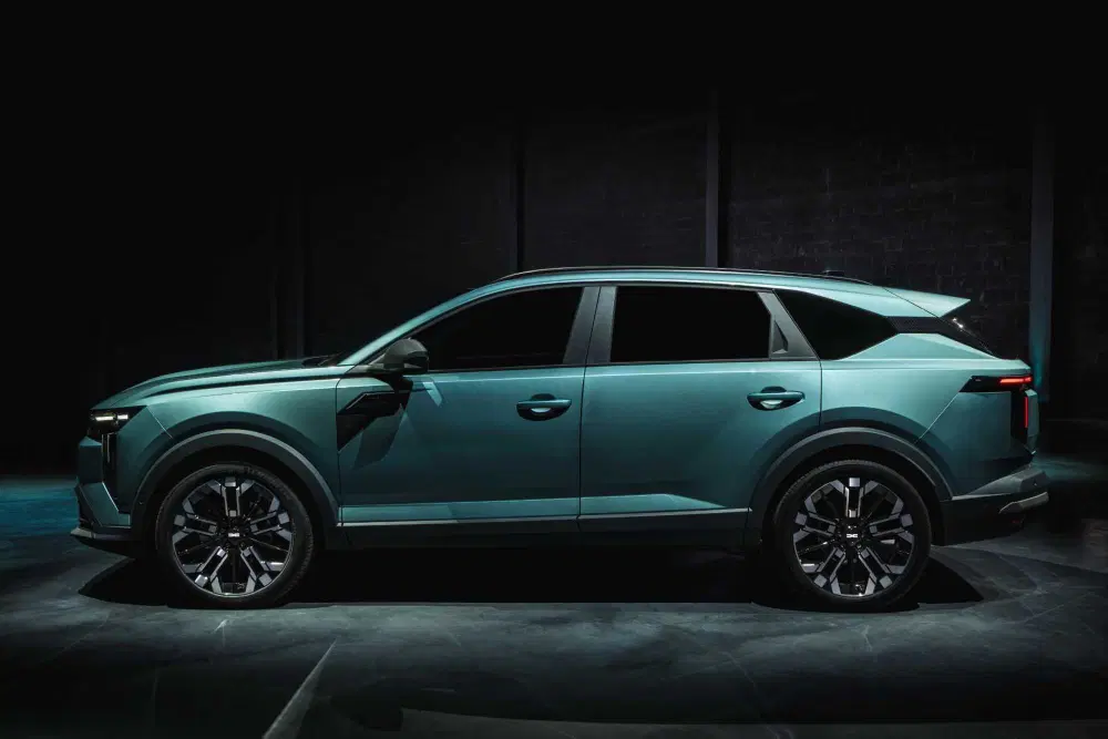 Dacia striker punta sul crossover ibrido, ma resta sotto i 25. 000 euro