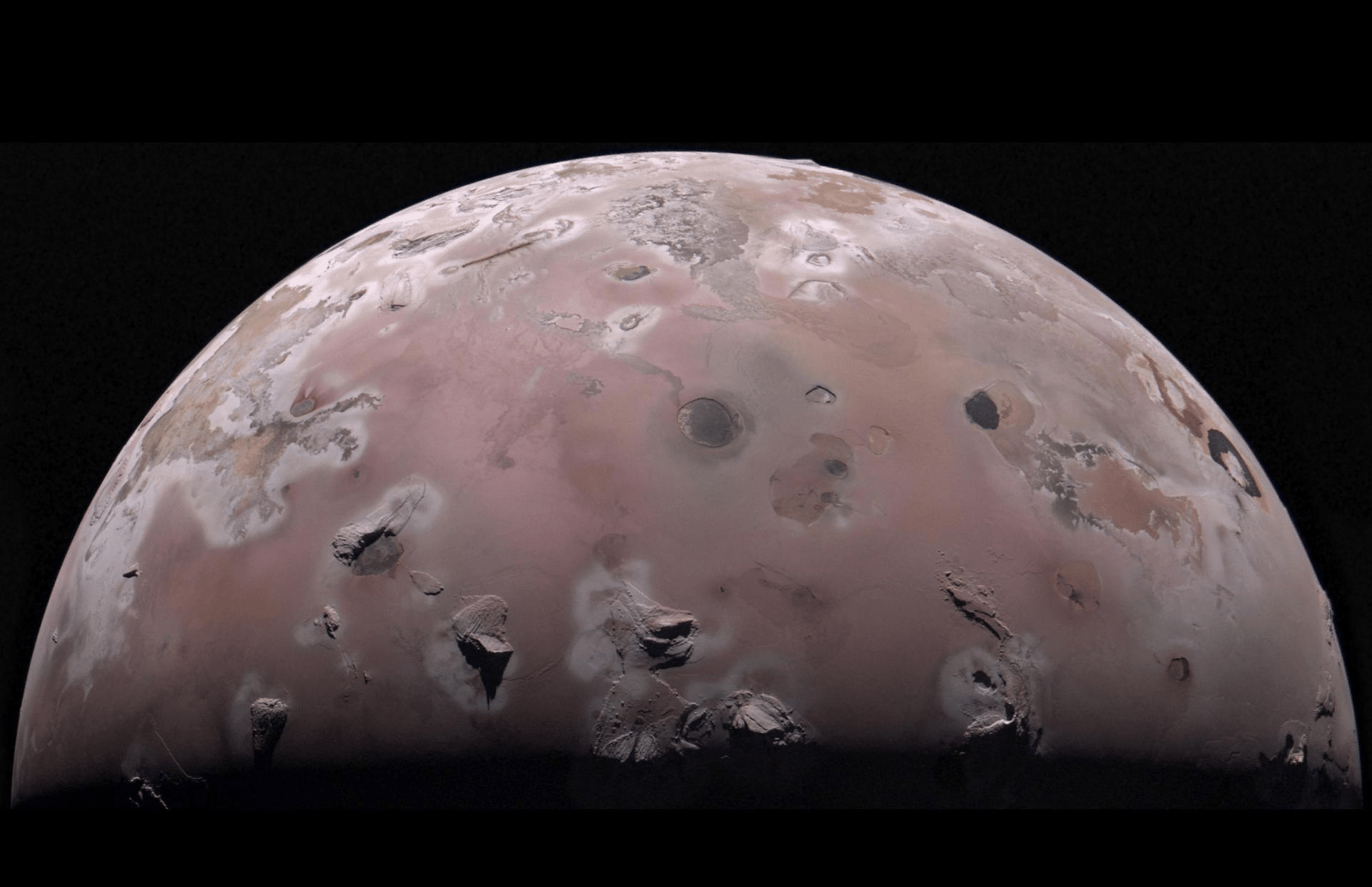 Juno misura il calore sotto io, ma la crosta sorprende