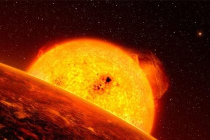 Rappresentazione della terra esposta a un sole molto più grande nella fase di gigante rossa