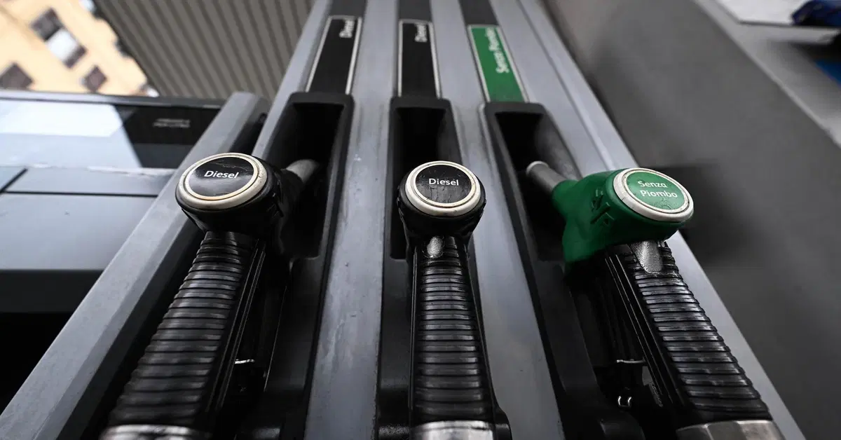 Prezzi carburanti, il petrolio cala ma la pompa frena %prezzi carburanti, il petrolio cala ma la pompa frenacount(title)% Prezzi carburanti, il petrolio cala ma la pompa frena