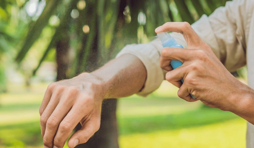 Questo spray antizanzare è il migliore: il test boccia i naturali