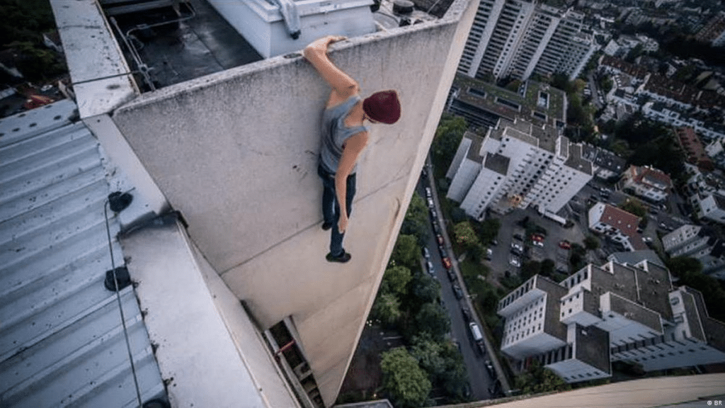 Rooftopping: perché scalare grattacieli è illegale