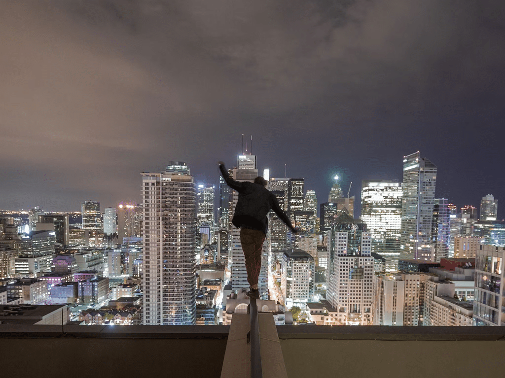 Rooftopping: perché scalare grattacieli è illegale