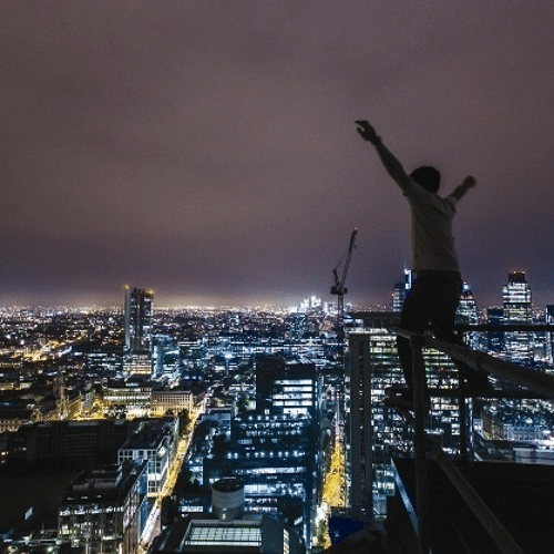 Rooftopping: perché scalare grattacieli è illegale