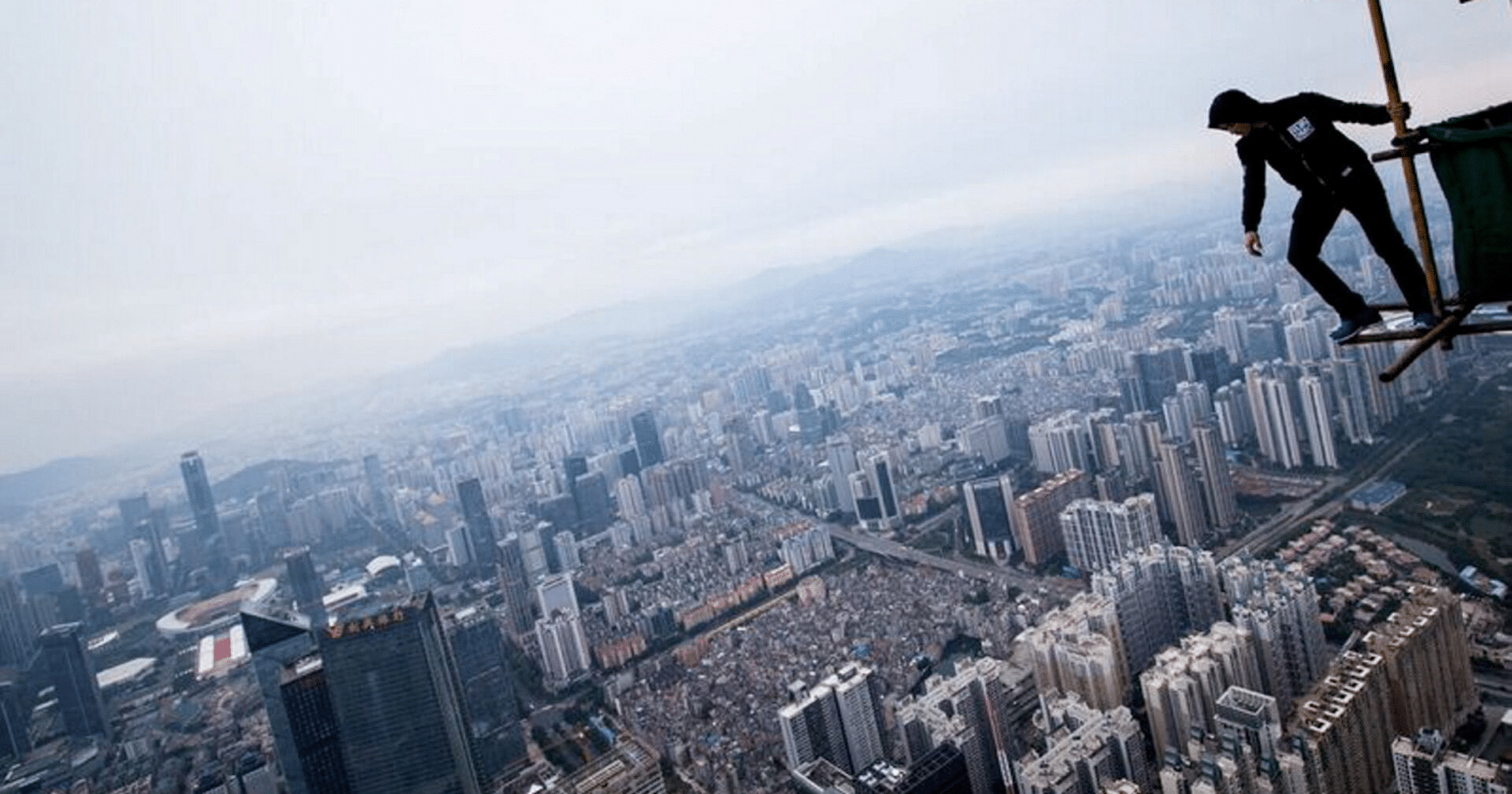 Rooftopping: perché scalare grattacieli è illegale