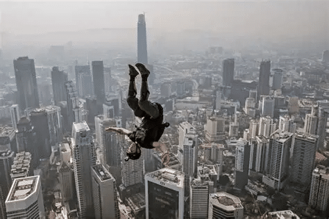 Rooftopping: perché scalare grattacieli è illegale