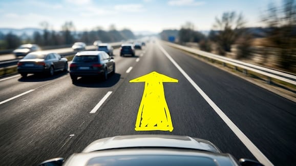 Semaforo giallo: quando bisogna fermarsi e quando si può passare %semaforo giallo: quando bisogna fermarsi e quando si può passarecount(title)% Segnale semaforico con luce gialla