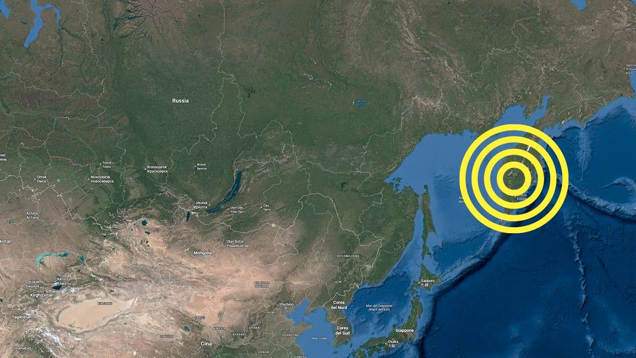 Mappa della penisola della kamchatka e della zona di faglia interessata dal terremoto del 2025