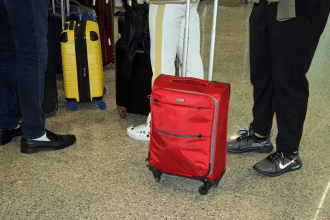 Aereo troppo pesante per decollare: perché a skiathos hanno lasciato i bagagli a terra