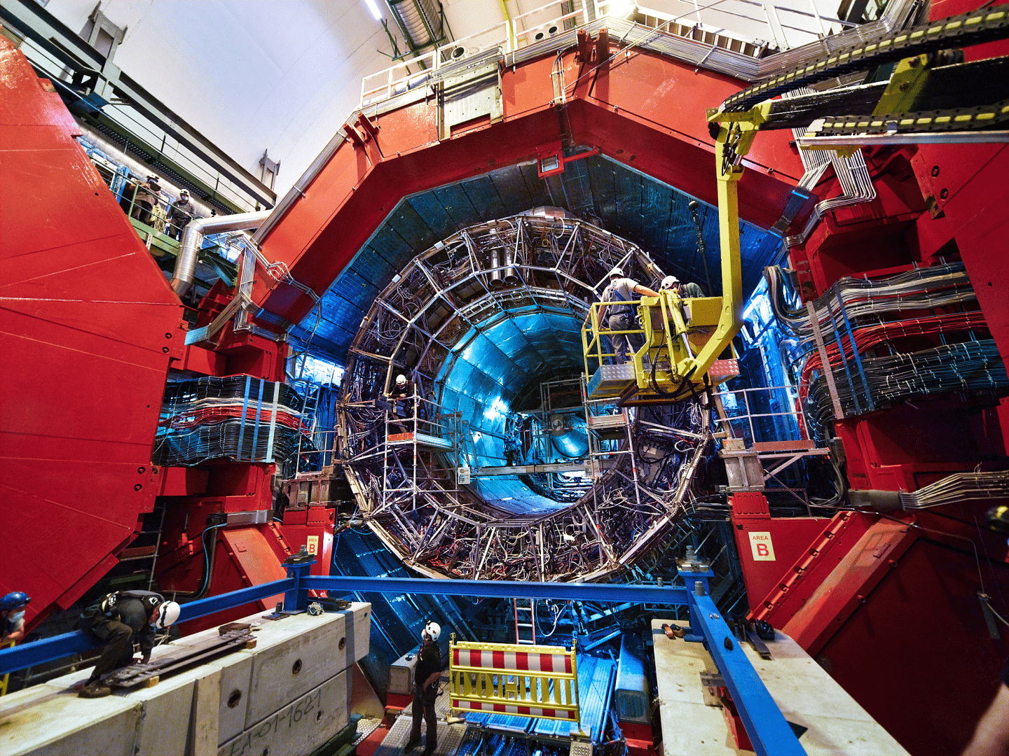 Al cern un mini big bang con ossigeno e neon: perché il neon lascia l’impronta di un birillo