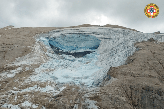 Crollo di un ghiacciaio: cosa fare se una piena improvvisa arriva a valle