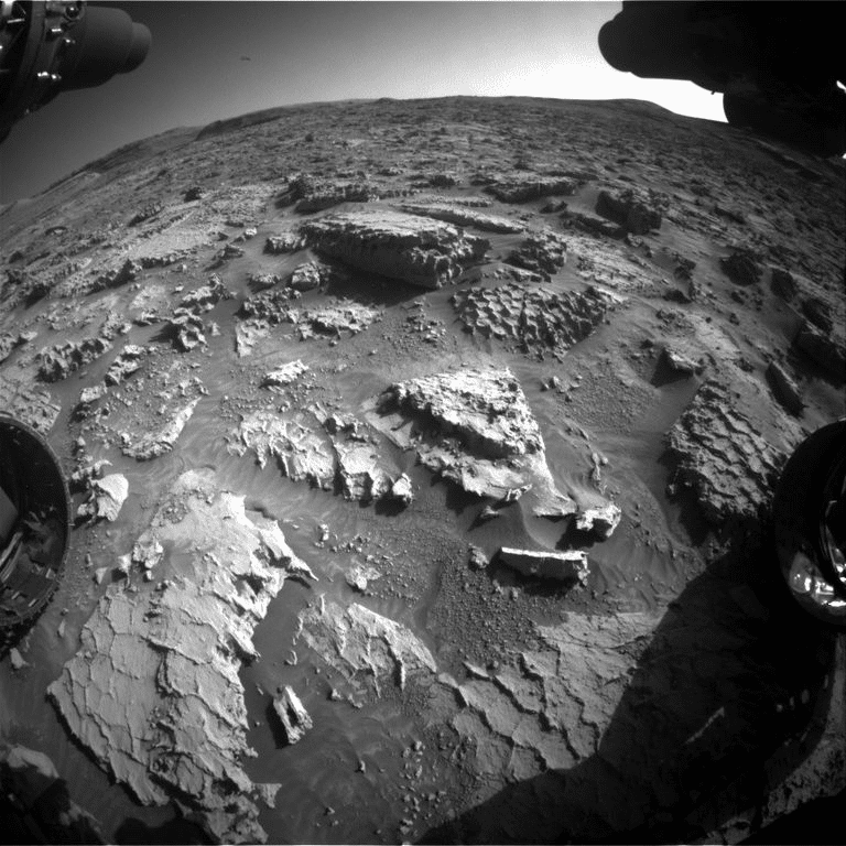 Curiosity trova un enorme “nido d’ape” su marte: cosa sono i misteriosi poligoni