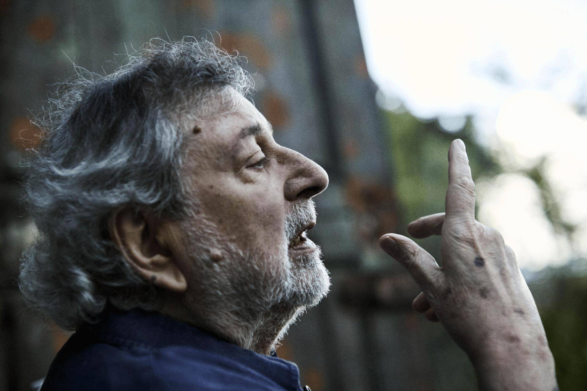 Francesco guccini non aveva il cellulare: il suo strano rapporto con la tecnologia