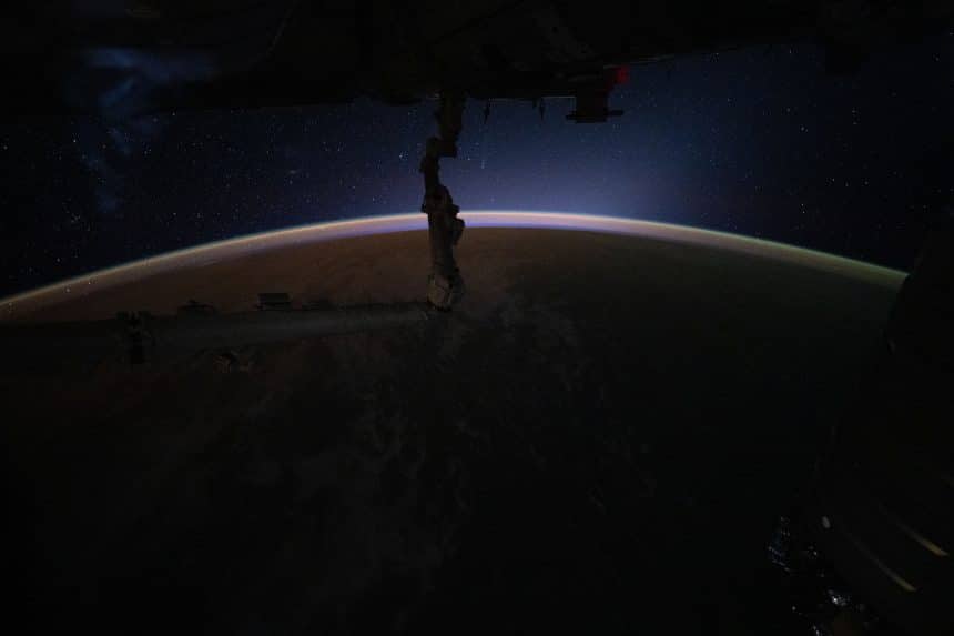Cometa c/2025 r3 panstarrs fotografata dalla stazione spaziale internazionale