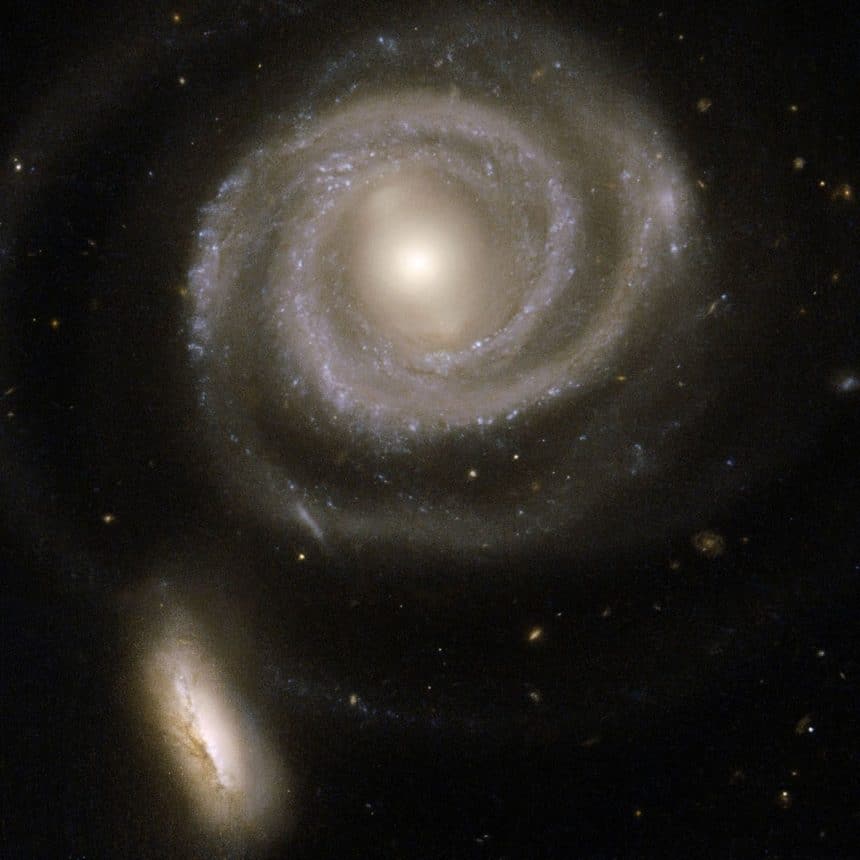 Due galassie interagenti osservate dal telescopio hubble