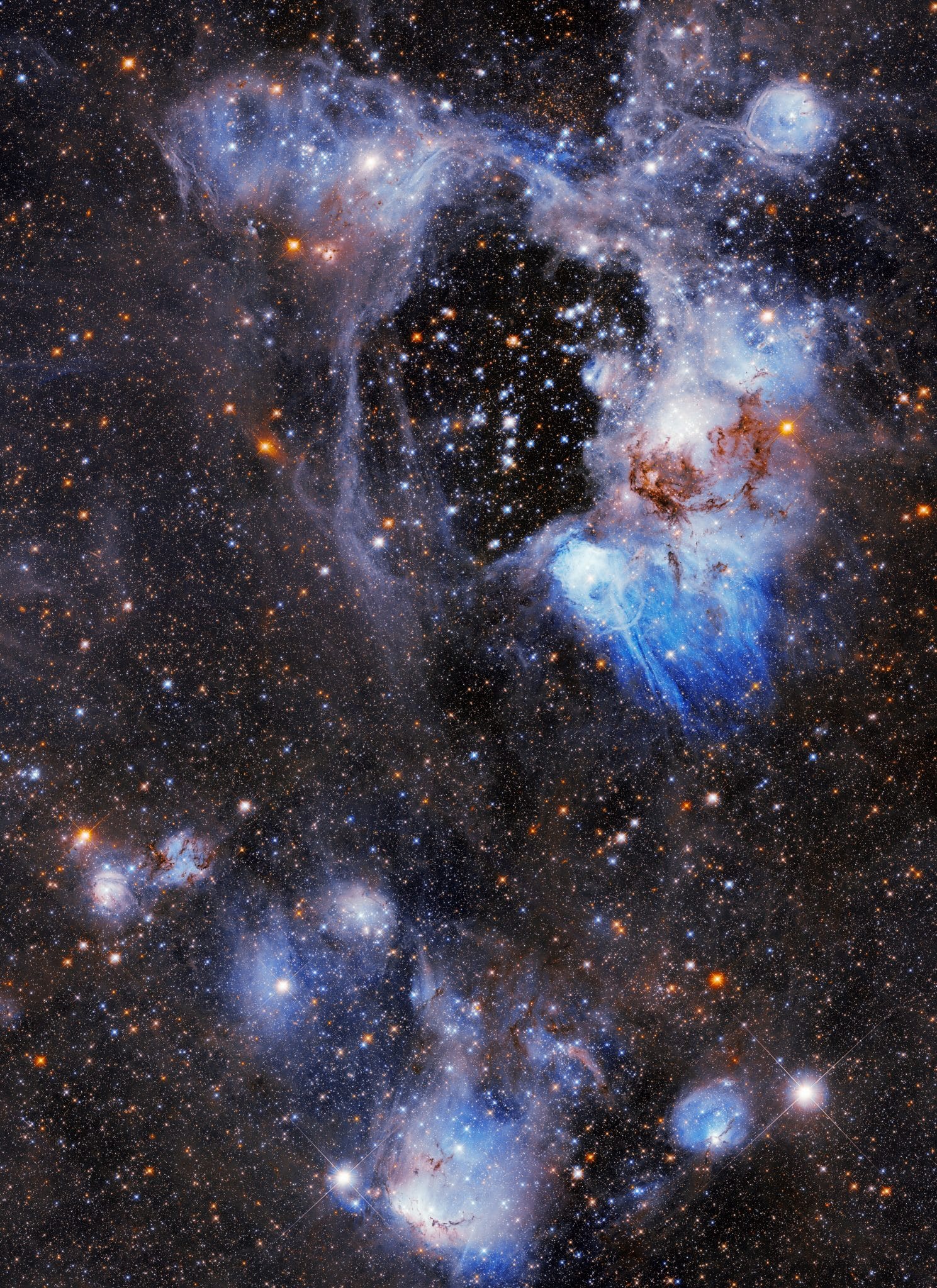 Hubble fotografa N44: la superbolla che sta creando nuove stelle %Hubble fotografa N44: la superbolla che sta creando nuove stellecount(title)% N44 nella Grande Nube di Magellano osservata dal telescopio spaziale Hubble