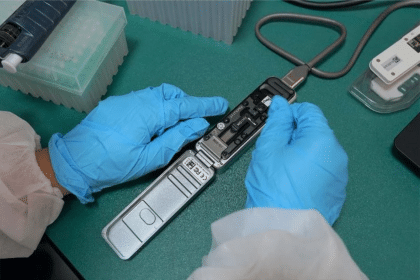 Sequenziatore portatile minion utilizzato per il sequenziamento nanopore long-read