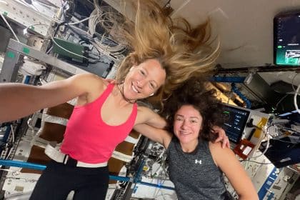Sophie adenot e jessica meir a bordo della stazione spaziale internazionale
