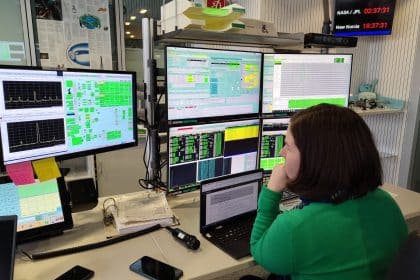 Controllo della missione esa cluster durante le operazioni sul satellite tango prima del rientro atmosferico