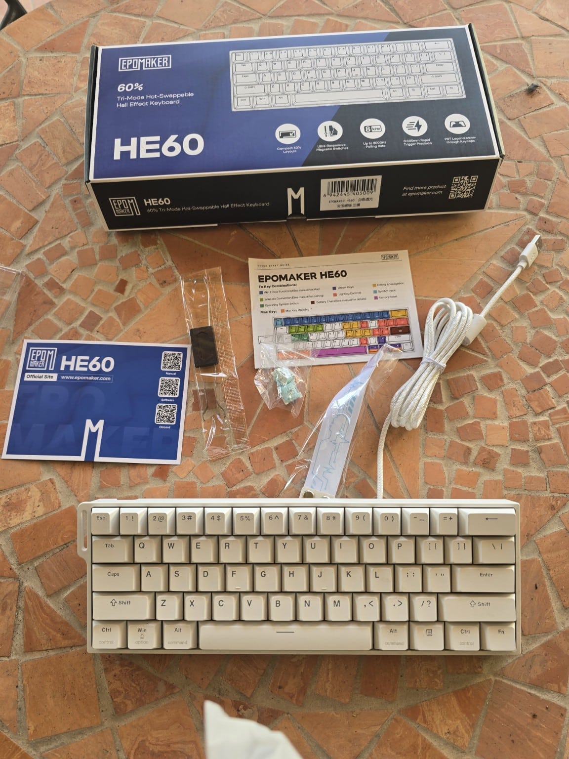 Recensione epomaker he60: piccola, pesante e con un sound fantastico %recensione epomaker he60: piccola, pesante e con un sound fantasticocount(title)% Epomaker he60 con confezione, cavo, manuali e accessori