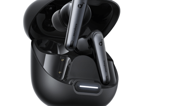 Auricolari soundcore liberty 4 nc neri nella custodia aperta
